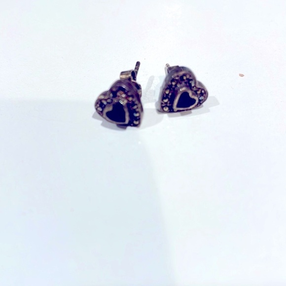 Vintage small heart shaped stud earrings with onyx. EUC - Picture 2 of 3